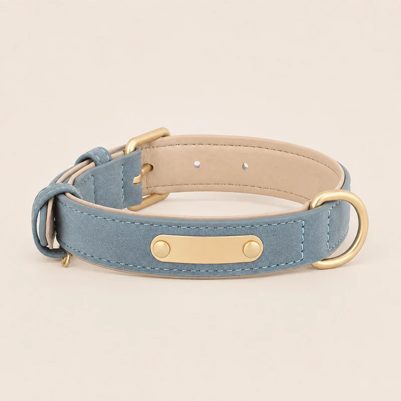 collier en cuir bleu, doublure crème