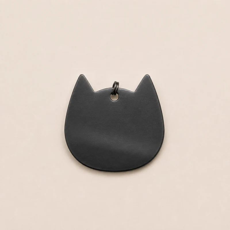 médaille tête de chat, finition noire